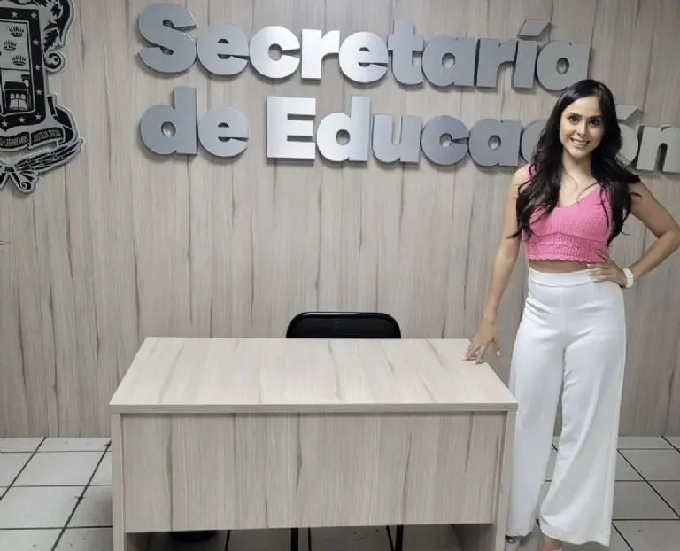 VIRAL: Atractiva maestra de primaria es premiada por videos en redes Créditos: IG