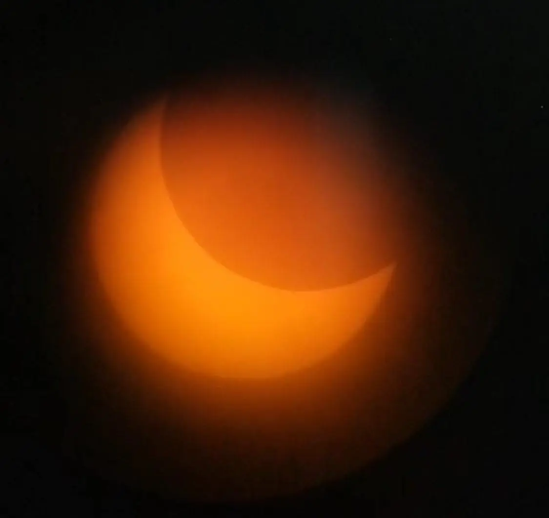 Vista del eclipse solar anular desde uno de los telescopios del Instituto Nacional de Astrofísica, Óptica y Electrónica. Centro Público de Investigación del Conahcyt. Ubicado en Tonantzintla, Puebla, México.