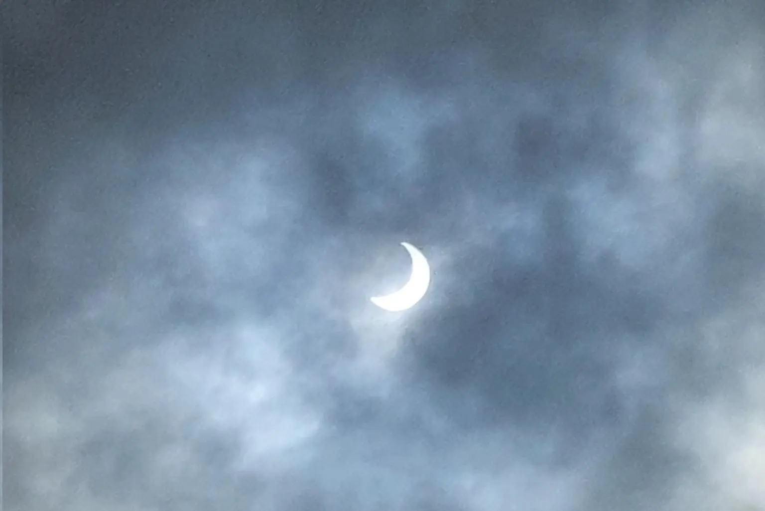Vista del eclipse solar anular desde el Estado del México. 