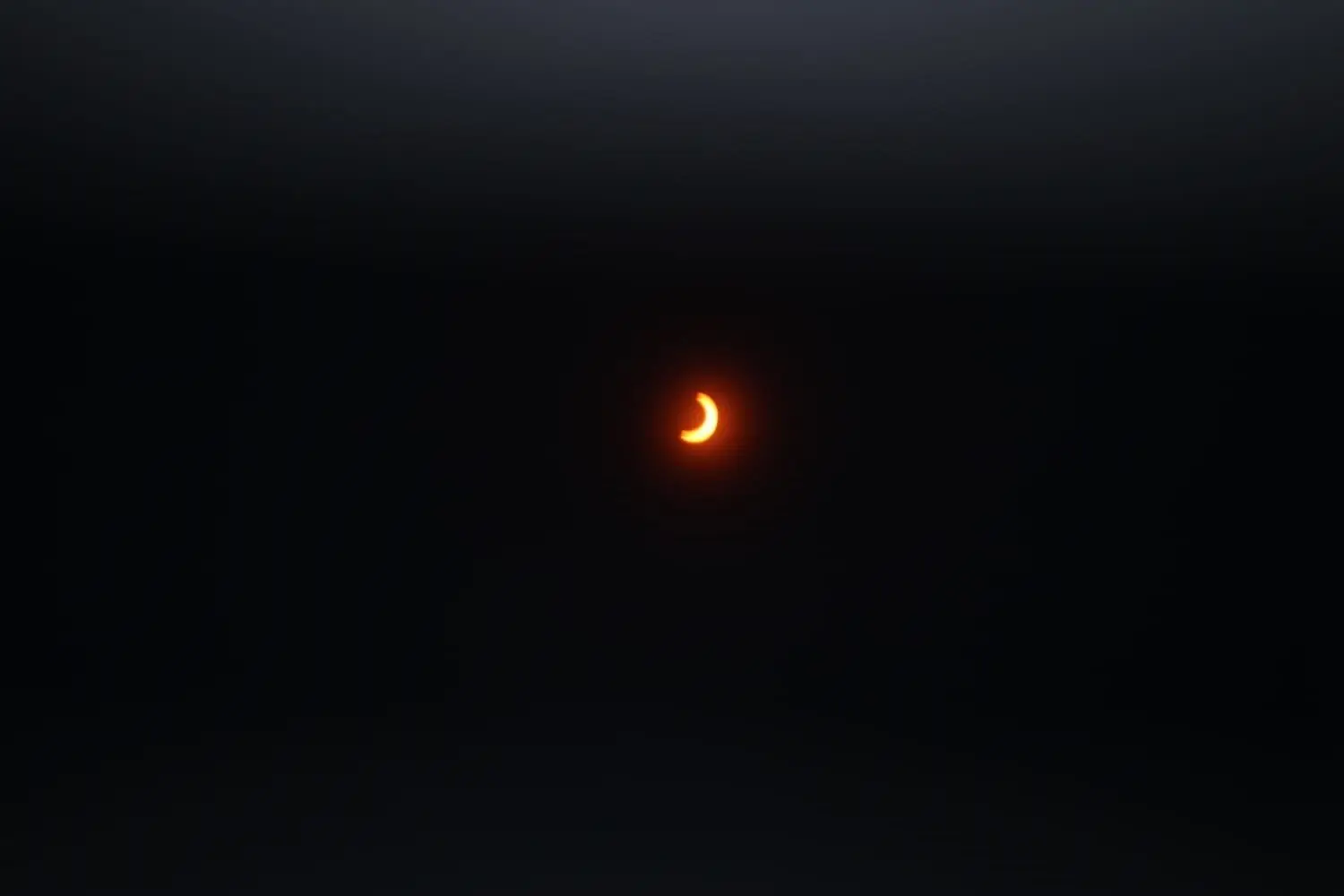 Eclipse Solar Anular llega a su punto máximo en la Ciudad de México. Se apreció al 70%. Imágenes tomadas desde el Bosque de Tláhuac. 