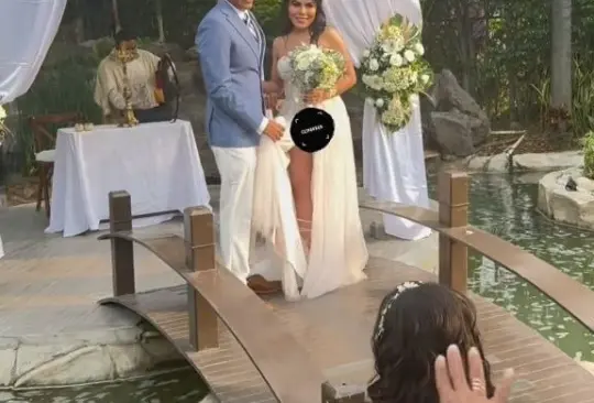 Novia enseña todo durante ceremonia de bodas Novia enseña todo durante ceremonia de bodas