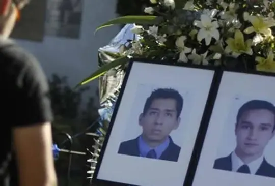 A más de 13 años del asesinato de Jorge y Javier, estudiantes del Tec de Monterrey, un juez dictó sentencia de 90 años de prisión contra cinco militares. A más de 13 años del asesinato de Jorge y Javier, estudiantes del Tec de Monterrey, un juez dictó sentencia de 90 años de prisión contra cinco militares.