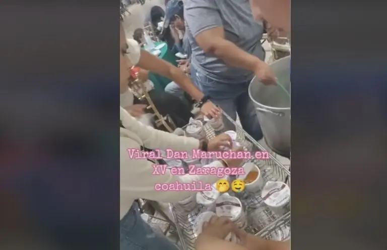Dan sopas Maruchan en fiesta de XV años (TikTok)