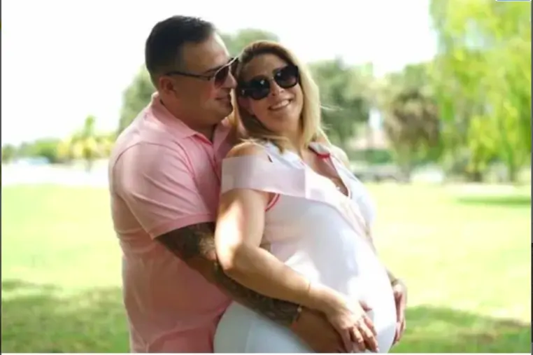 Su madre ten&iacute;a catorce d&iacute;as de haber dado a luz a su hermana. 
