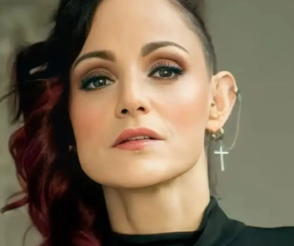 La actriz y cantante revel&oacute; a Venga la Alegr&iacute;a que hace un tiempo padeci&oacute; c&aacute;ncer de mama y tuvo que someterse a una doble mastectom&iacute;a. Actualmente ya se encuentra en remisi&oacute;n y debe someterse a un tratamiento hormonal.