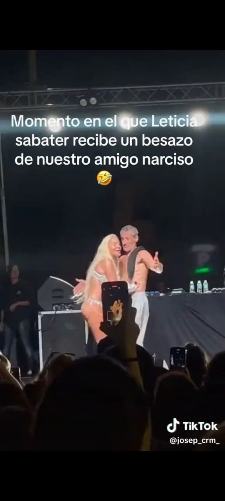 Acosan a cantante española - Tomada de video