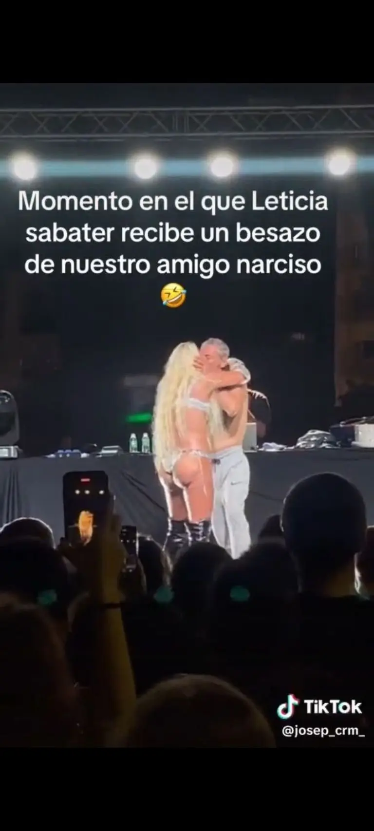 Acosan a cantante española - Tomada de video