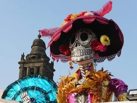 Esto dice el calendario de la SEP sobre el Día de Muertos. 