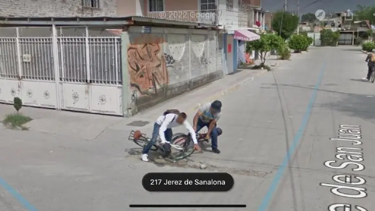 Google Maps capta choque de ciclistas (Twitter)