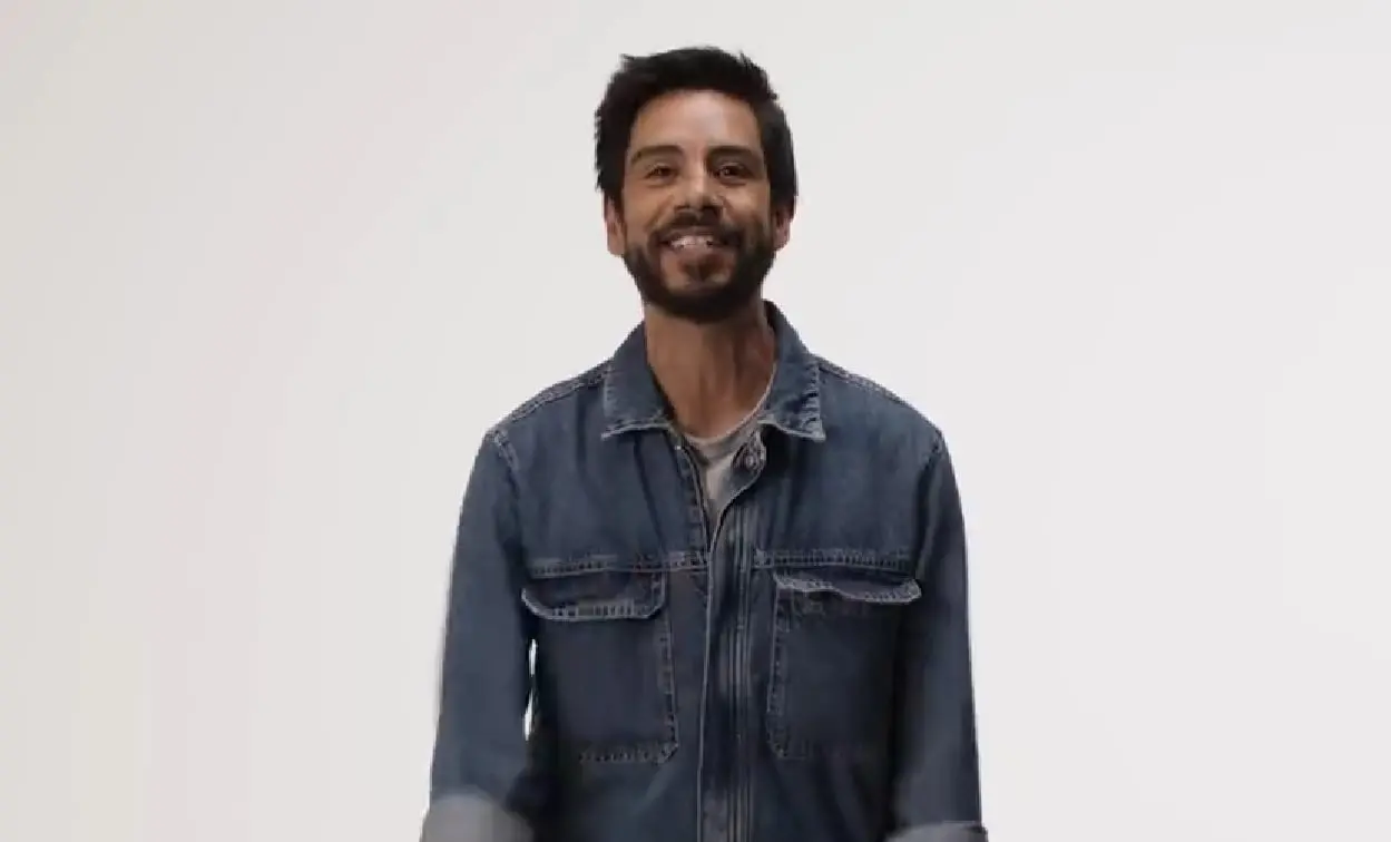 Ahora tiene 49 años, ha trabajado en series como Run Coyote Run y ¿Quién mató a Sara?