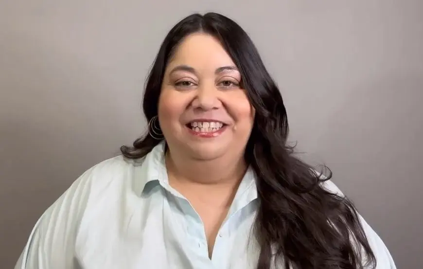 Ahora tiene 49 años, ha participado en películas como Friendsgiving y Espías con disfraz.