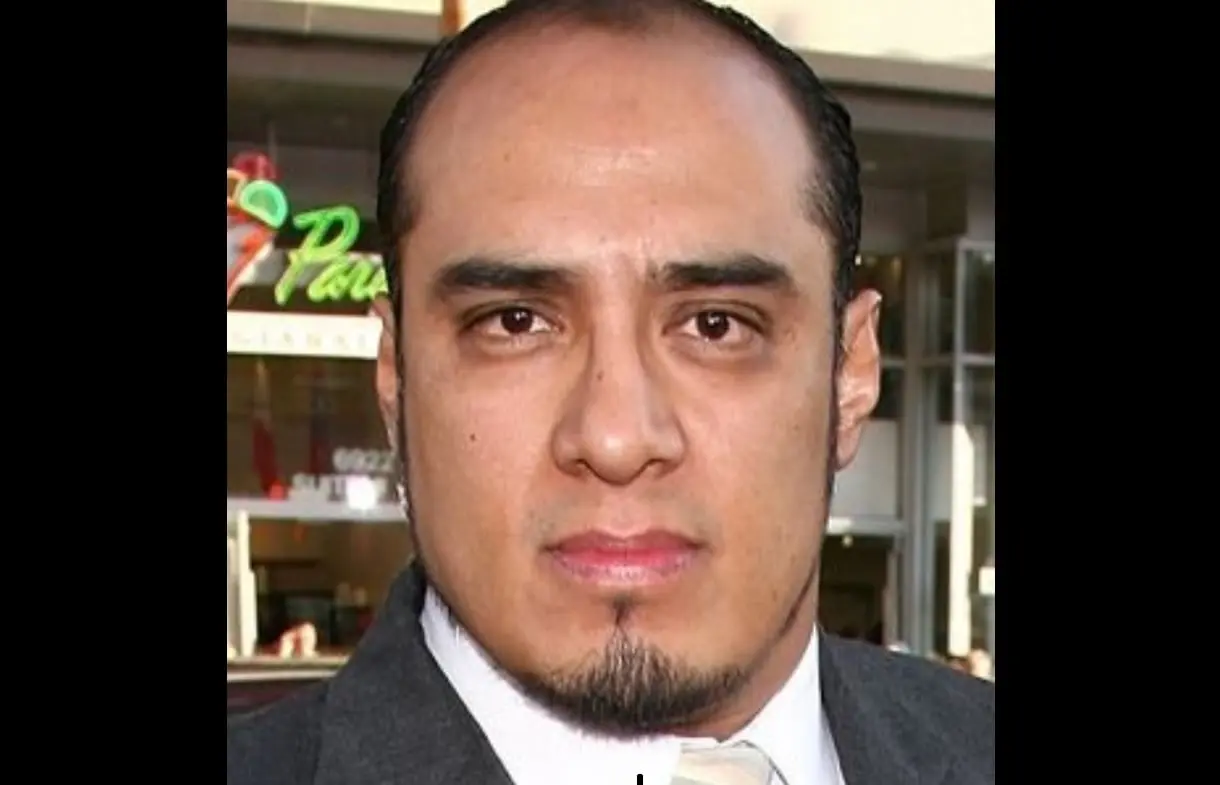 El luchador falleció el 11 de mayo de 2019 a la edad de 51 años tras sufrir un infarto en el ring.