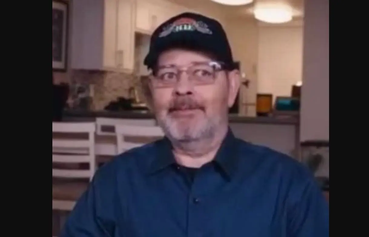 Falleció el 24 de octubre de 2021 a los 59 años tras padecer cáncer de próstata.