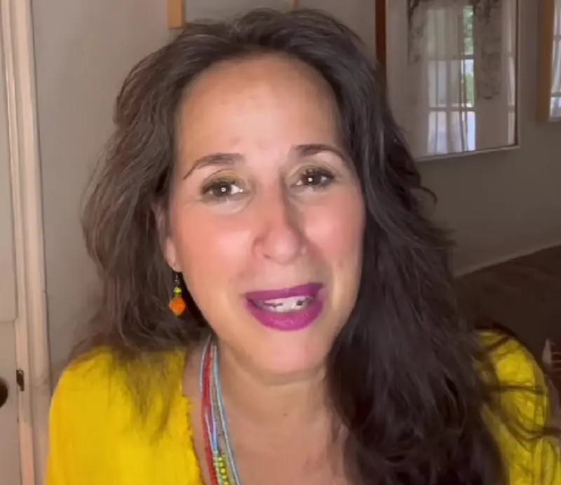 Ahora tiene 62 años y es madre de dos hijas. Ha trabajado en series como Californication y Larry David.