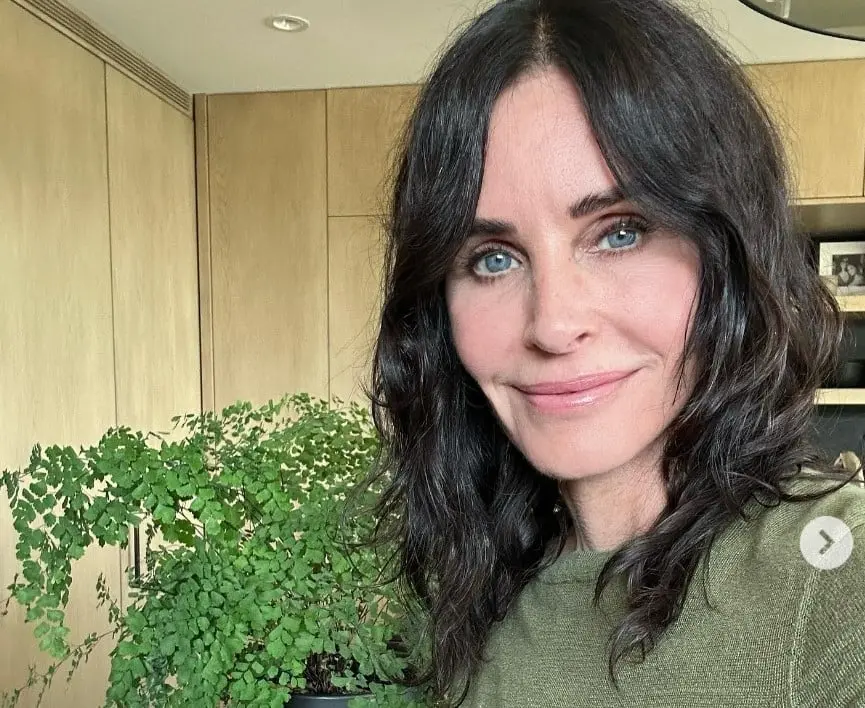 Ahora tiene 59 años y es madre de una hija. En los últimos años ha trabajado en películas como Mothers And Daughters y Scream 5.