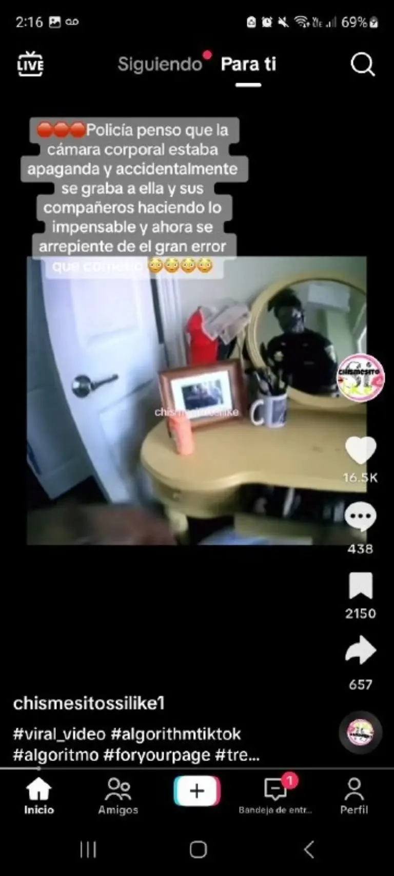 Policía se graba robando accidentalmente - Tomada de video