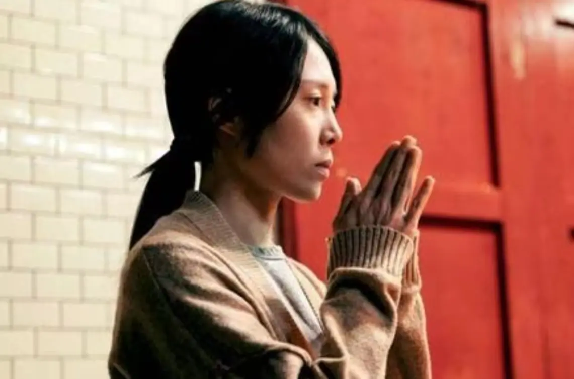 La historia sigue a Li Ronan, una mujer que en el pasado rompió un tabú religioso con un grupo de amigos por lo que fue maldecida y ahora su hija está pagando las consecuencias de la maldición. 