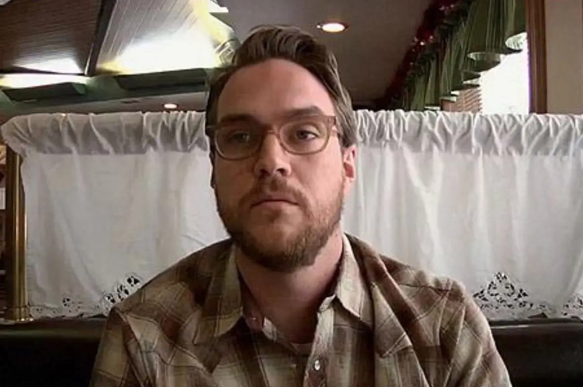 Es una película independiente dirigida por Patrick Brice. La historia sigue a Aaron, un fotógrafo con problemas de dinero que acepta grabar los últimos días de un enfermo de cáncer terminal en una cabaña aislada, pero el hombre no es quien dice ser.  