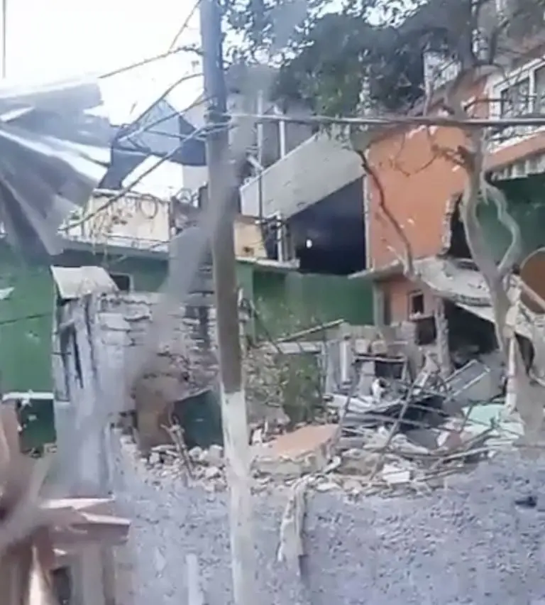 Explosión de gas destruye una casa en la Gustavo A Madero, hay una persona lesionada. Foto: Especial