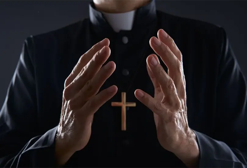 Sacerdote organiza candente fiesta prohibida en iglesia; Vaticano ya lo despidió Sacerdote organiza candente fiesta prohibida en iglesia; Vaticano ya lo despidió