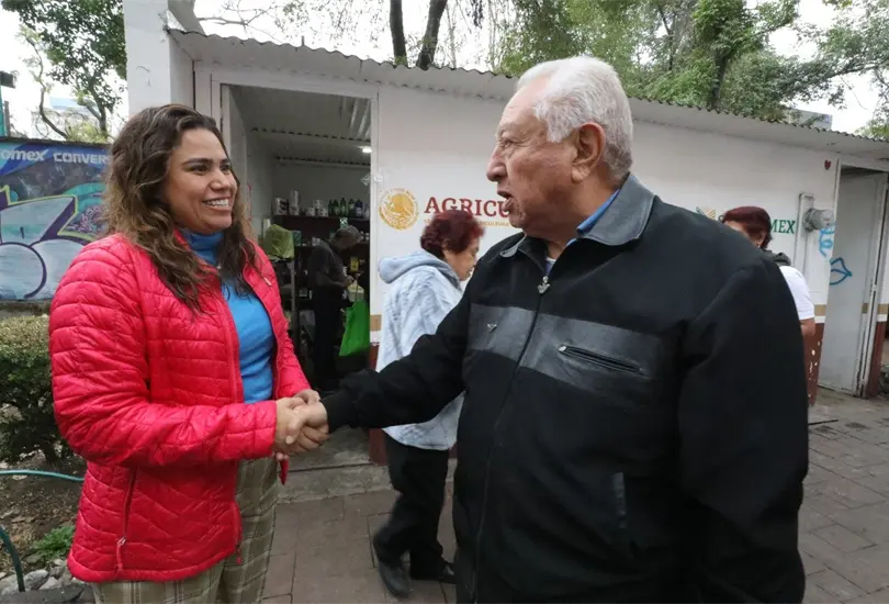 Caty Monreal asisti&oacute; a las lecher&iacute;as para apoyar a los ciudadanos con las actividades de Rosa Mexicano.