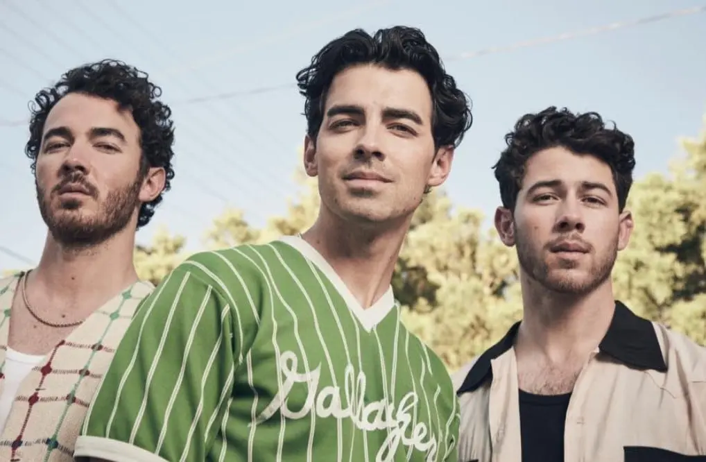 Los hermanos presumieron en Instagram los peluches Simi que recibieron y explicaron a sus seguidores el significado.