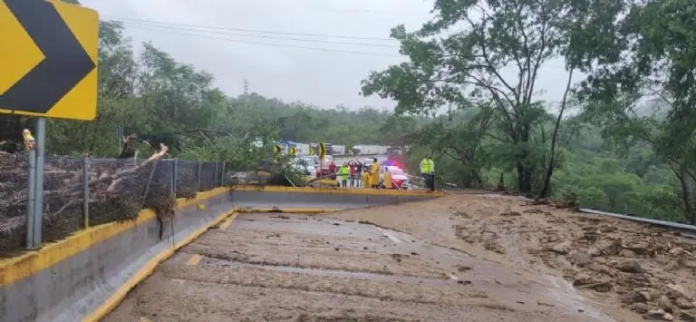 Daños por el huracán Otis en Acapulco. Foto: X (@GN_MEXICO_).