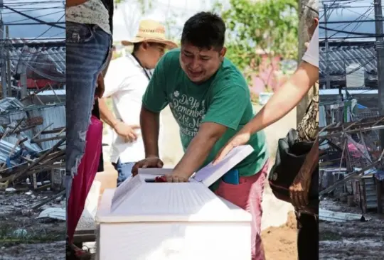 Ya no lo pude salvar: Isaías murió sepultado por el lodo junto a otros tres niños, el drama crece en Acapulco 