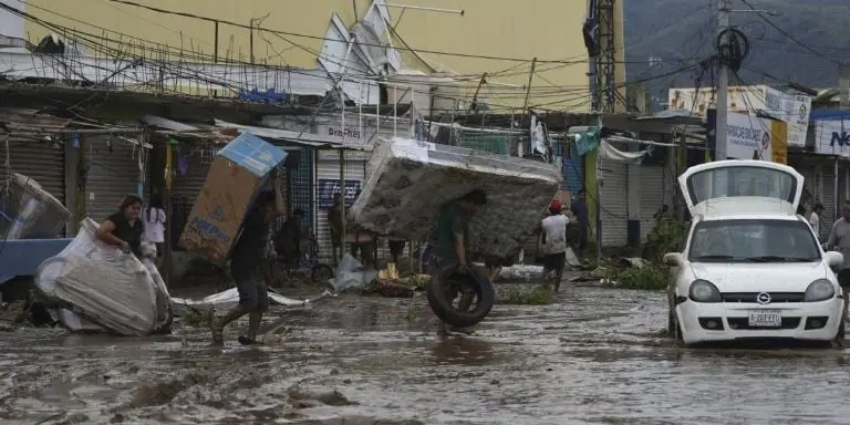 Continúan las acciones del gobierno mexicano para ayudar a los damnificados y recuperar la infraestructura Créditos: Cuartoscuro