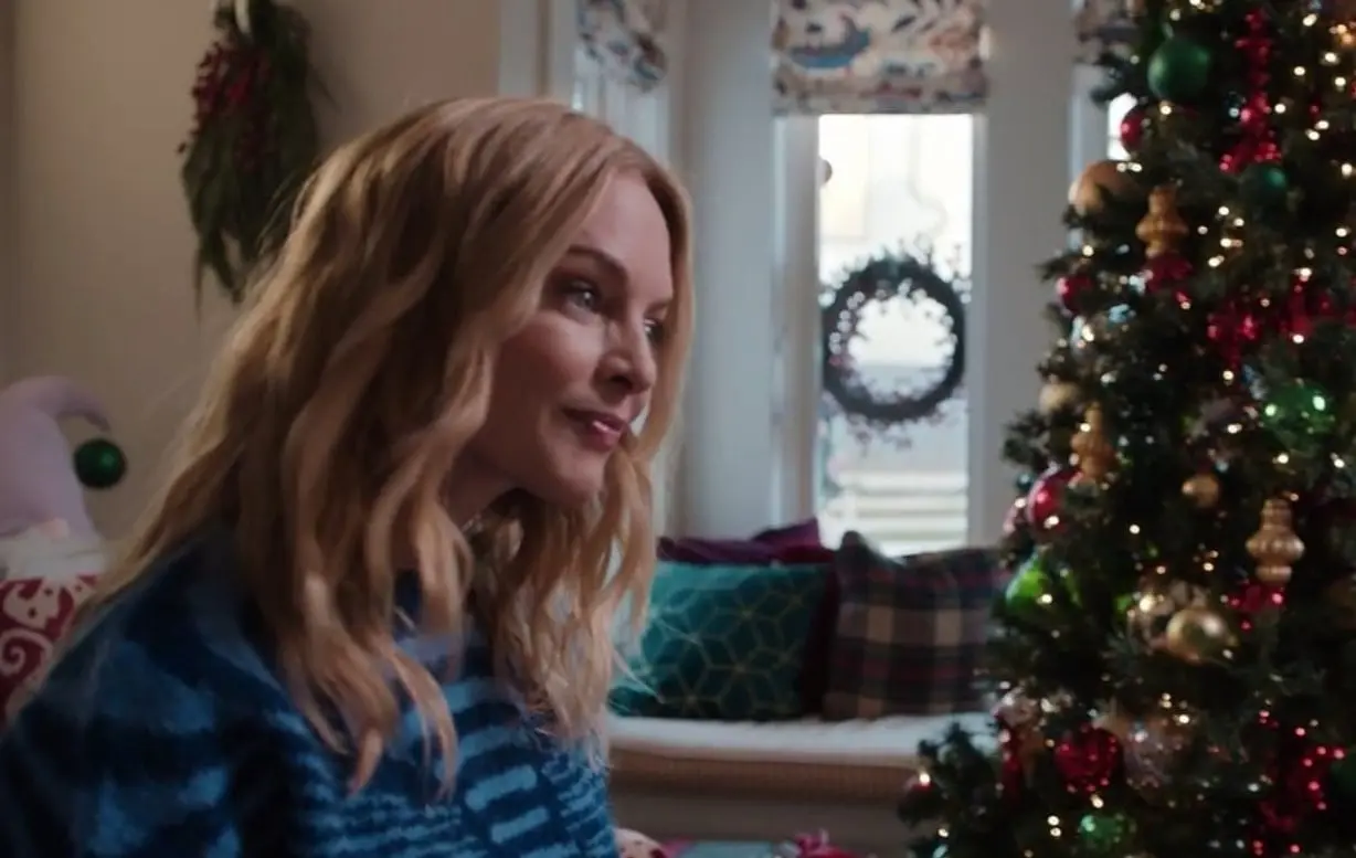 Mejor Navidad ¡imposible! (16 de noviembre). Cuando por esas cosas de la vida, sus familias terminan juntas en Navidad, Charlotte se propone probar que la de Jackie no es tan perfecta como se ve.