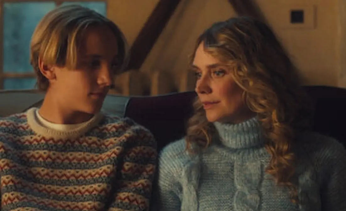 La familia Claus 3 (8 de noviembre). Cuando la entrega de regalos sale mal y el abuelo Noel se mete en problemas, los hermanos Jules y Noor deben trabajar juntos para salvar la Navidad.