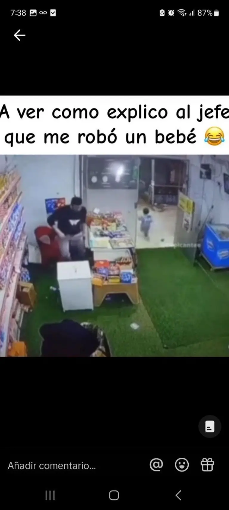 Captan momento en el que bebé 'roba' tienda - Tomada de video