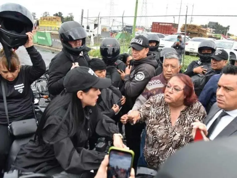 Golpean a Sandra Cuevas en Central de Abastos, denuncia secuestro y robo de motonetas. Foto: Especial