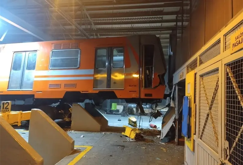 Metro CDMX: Choca tren en la estación El Rosario, hay una persona lesionada. Metro CDMX: Choca tren en la estación El Rosario, hay una persona lesionada.