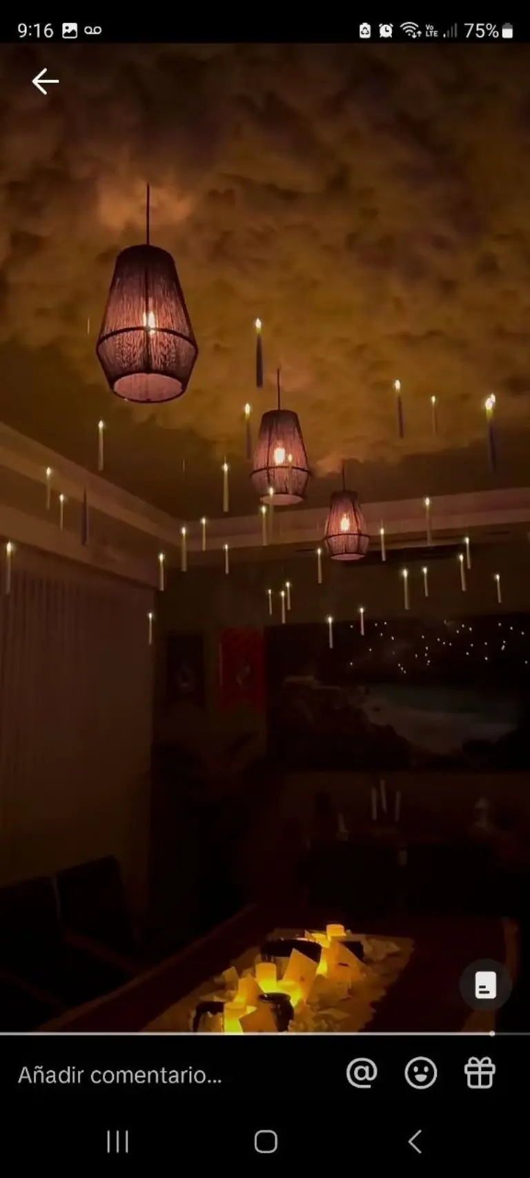 Mamá hace comedor de Harry Poter en su casa - Tomada de video