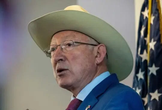 Ken Salazar, embajador de EU en México, pide apostar por modernizar la frontera. 