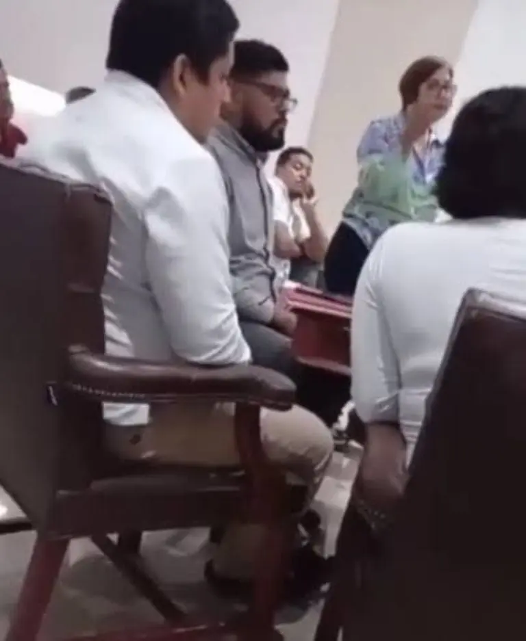 Diputada de Veracruz discrimina a mujer indígena "Si lo dices en español, te entiendo" Créditos: Captura de video