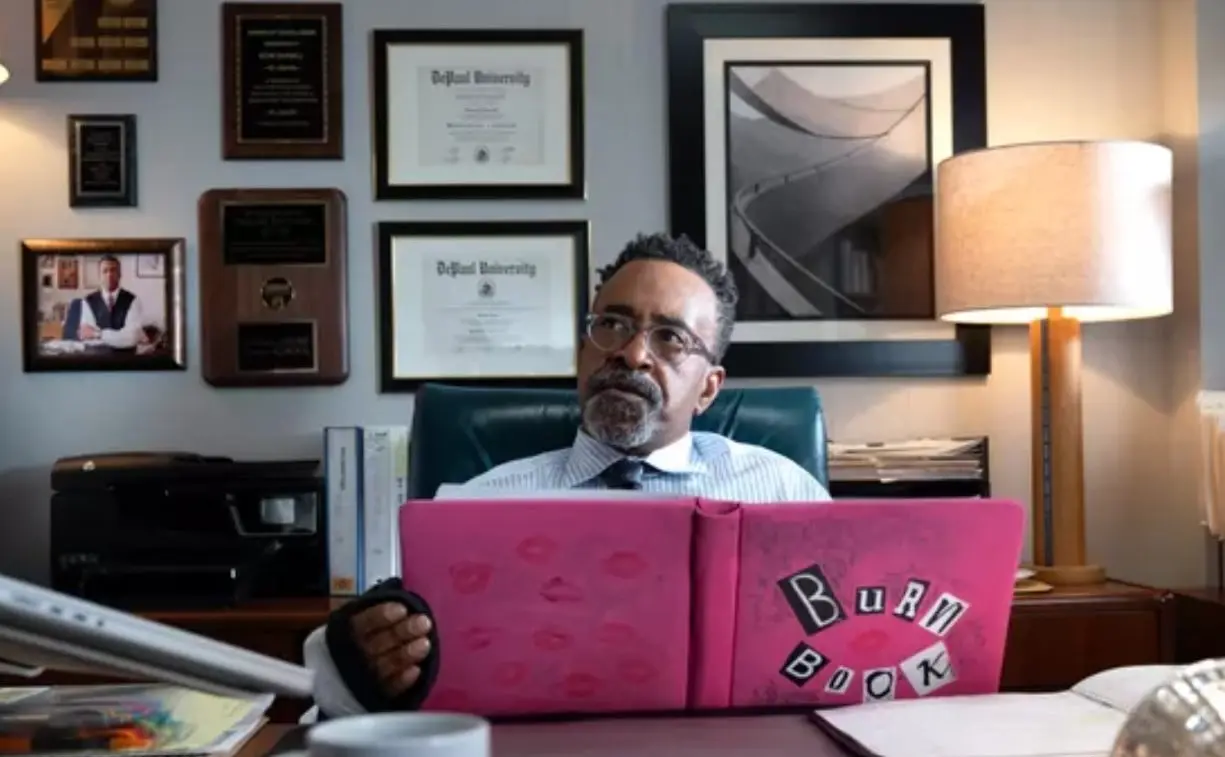 Tim Meadows repetir&aacute; el papel del Director Ron Duvall.