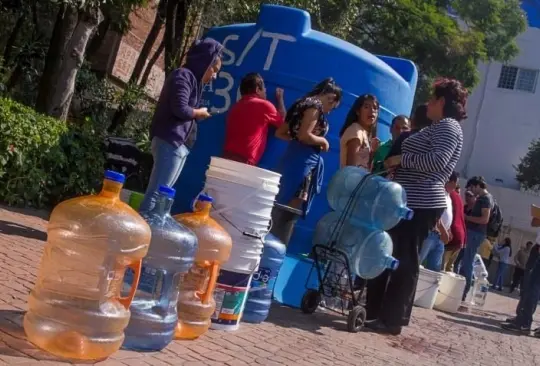 Las autoridades recomiendan a la población tomar medidas necesarias para evitar el desperdicio de agua. Las autoridades recomiendan a la población tomar medidas necesarias para evitar el desperdicio de agua.