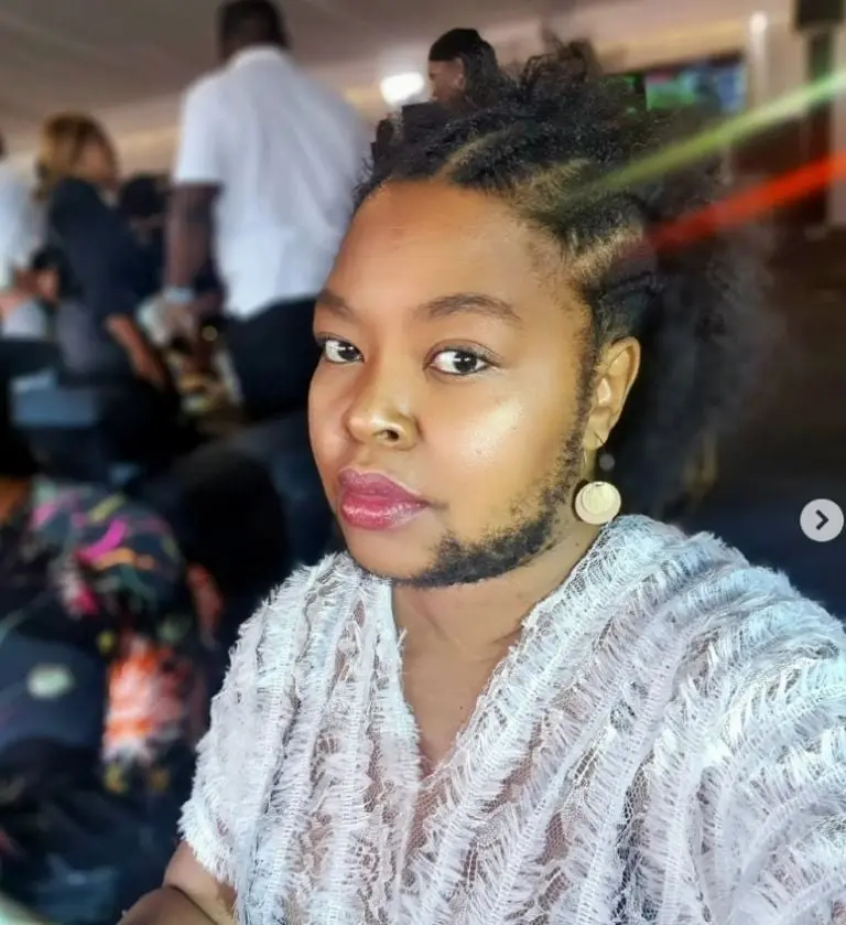Mujer se deja crecer la barba (Instagram)