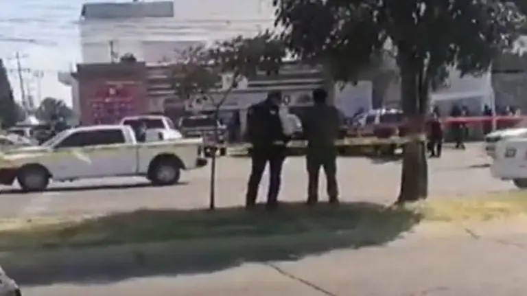 Tragedia en Zapopan: Asesinato a plena luz del día de comandante policial en cafetería Créditos: Captura de video