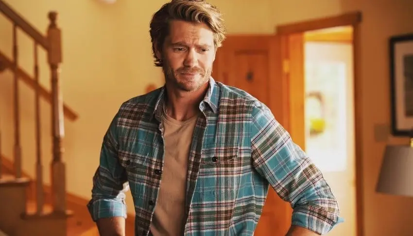 Ahora tiene 42 a&ntilde;os, est&aacute; casado con la actriz Sarah Roemer y tienen dos hijos. Ha trabajado en las series One Tree Hill y Sullivan's Crossing.