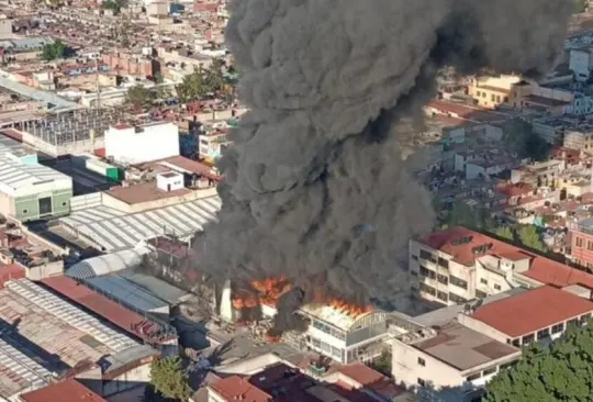 ¡Arde Tepito! Se incendia bodega de zapatos ¡Arde Tepito! Se incendia bodega de zapatos