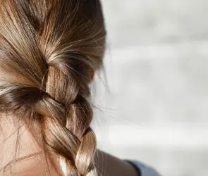 Súbete a la tendencia: 5 peinados relajantes para aliviar el estrés