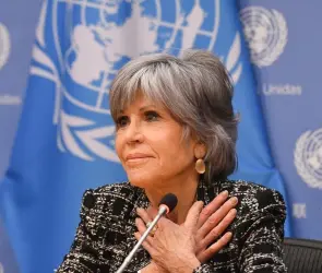 7 remedios naturales para tener canas brillantes como las mujeres más influyentes del mundo