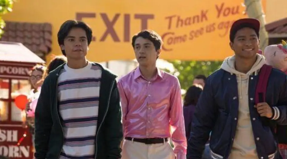 Es una comedia que retrata el paso de la juventud a la adultez. La trama presenta a Rafa Gonzalez, un chico de 16 años que fue criado por su madre Drea y cinco tíos.