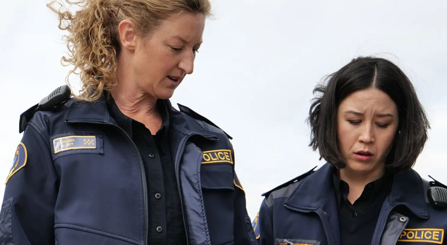 La historia se desarrolla en el pequeño pueblo de Deadloch, Tasmania, donde un hombre es encontrado muerto cuando se están preparando para el Festival de invierno.