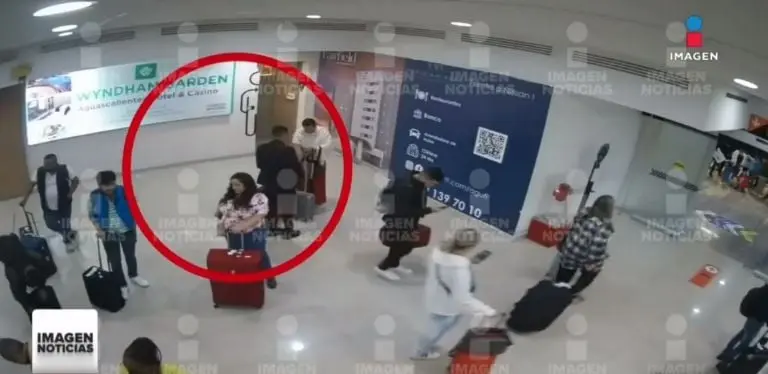 Ociel Baena y Dorian Daniel estuvieron en el aeropuerto de Aguascalientes. Foto: Imagen noticias.