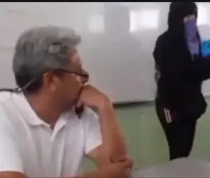 Alumnas del IPN encaran y golpean a profesor de la Voca 8 por presunto acoso sexual