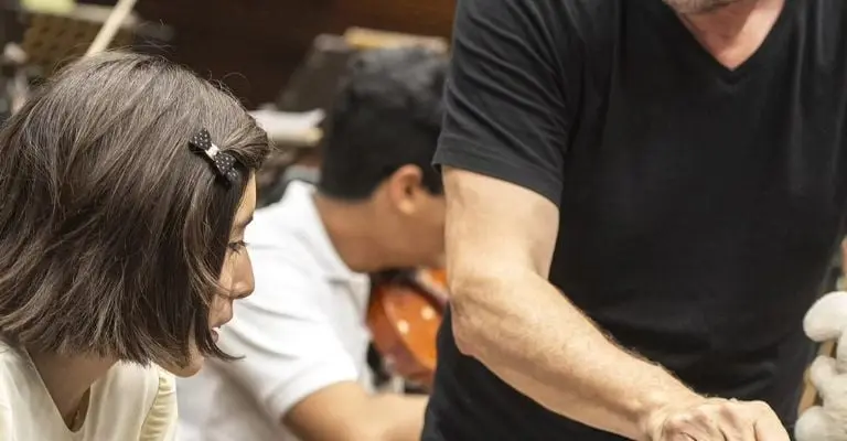 Ana Paula es una niña prodigio que toca el piano. FB: Teatro Argentino - Centro Provincial de las Artes